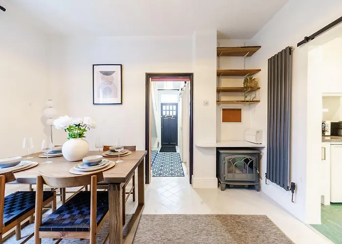 Inspohome Pontcanna Haven 2-Bed House Garden Netflix Games Freeparking